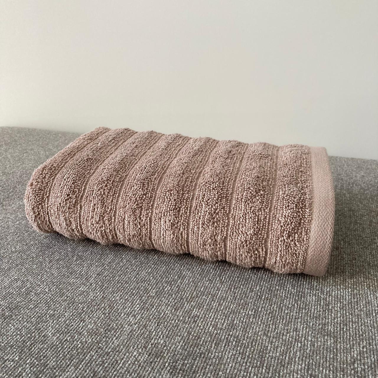Body towel 100% cotton - Double stitching - 450 GSM - Waves design - Size 70x140 CM - Barcode 4860122510315
