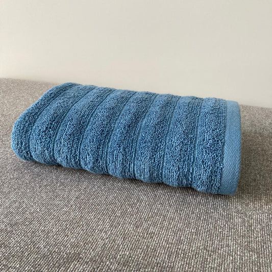 Hand towel 100% cotton - Double stitching - 450 GSM - Waves design - Size 30x50 CM - Barcode 4860122510292