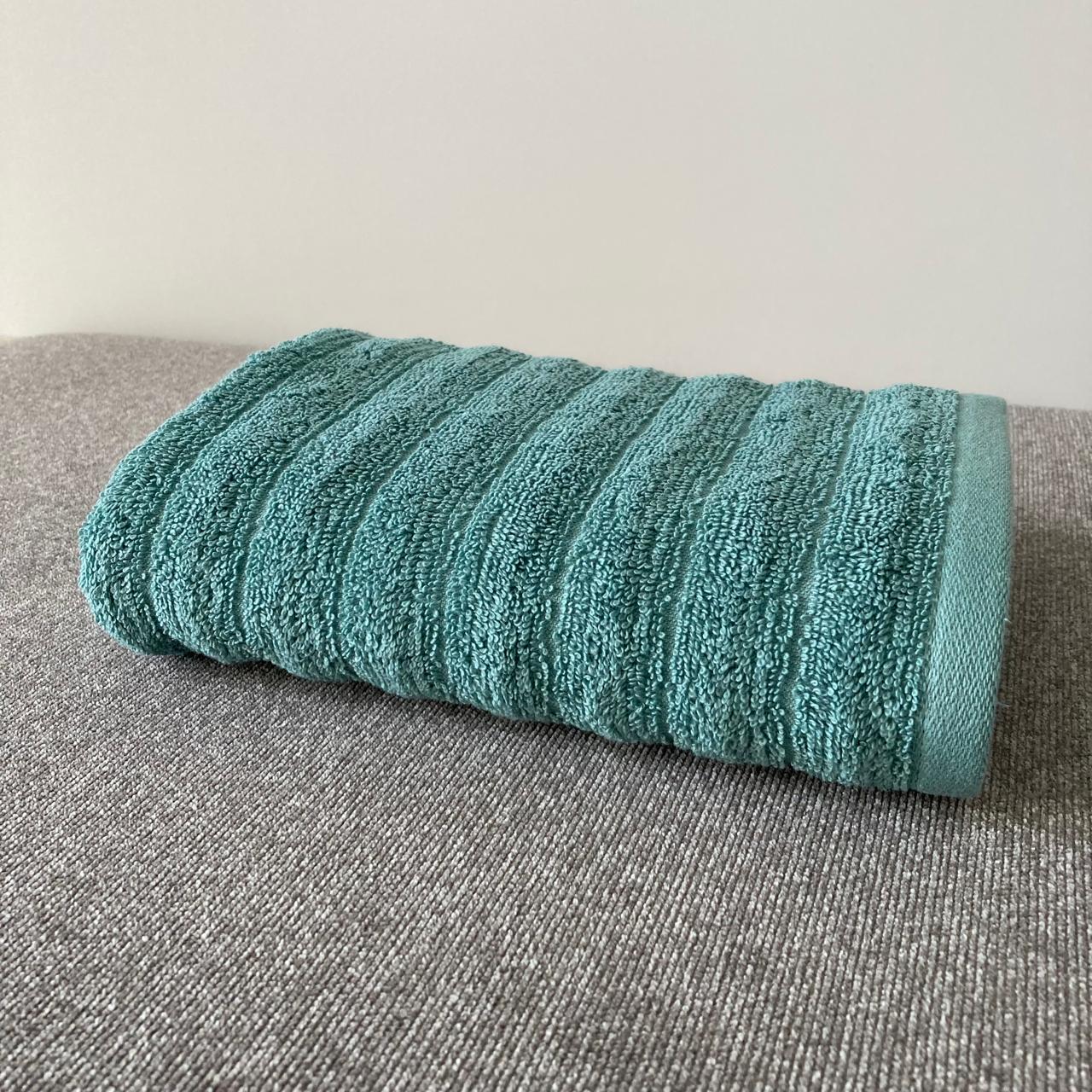Hand towel 100% cotton - Double stitching - 450 GSM - Waves design - Size 30x50 CM - Barcode 4860122510292