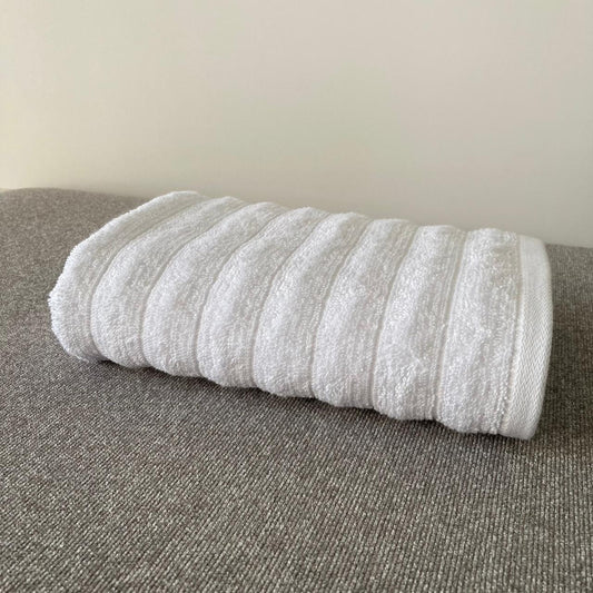 Face towel 100% cotton - Double stitching - 450 GSM - Waves design - Size 50x90 CM - Barcode 4860122510308