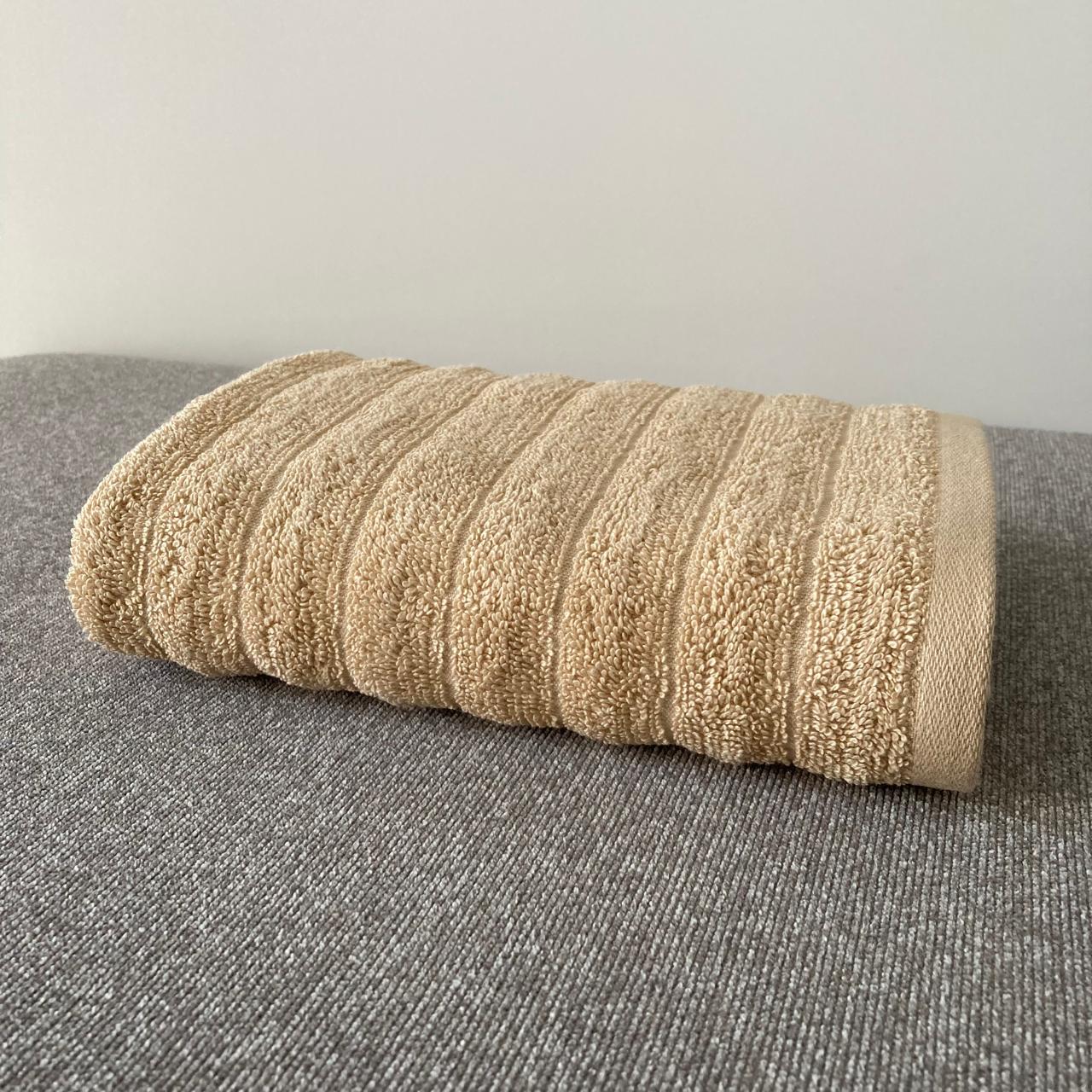 Face towel 100% cotton - Double stitching - 450 GSM - Waves design - Size 50x90 CM - Barcode 4860122510308